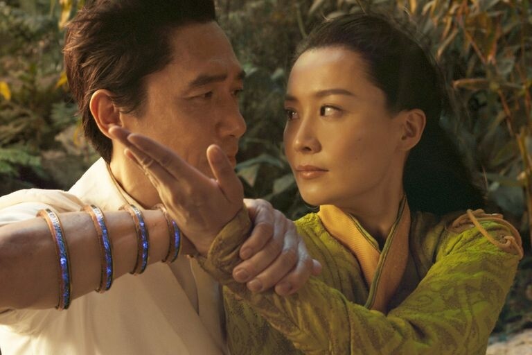 《尚氣》中陳法拉飾演映麗一角，文武的妻子，主角尚氣和夏靈的母親，大羅一
