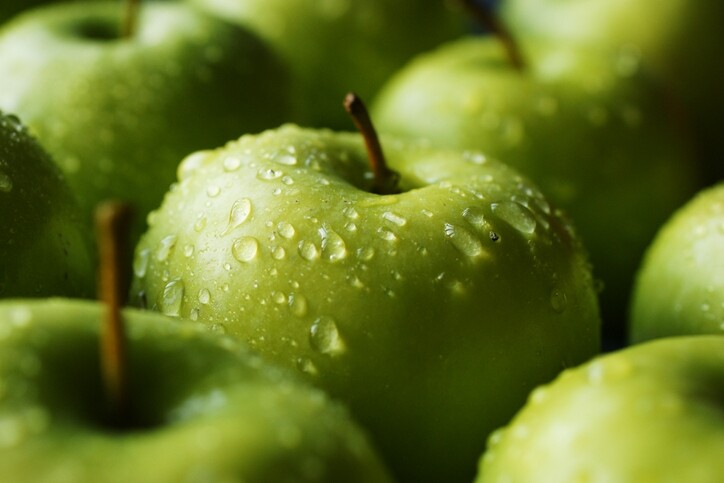 來讓我們逐一解釋吧！青蘋果當中的酸質高於其他顏色的蘋果，有利於消