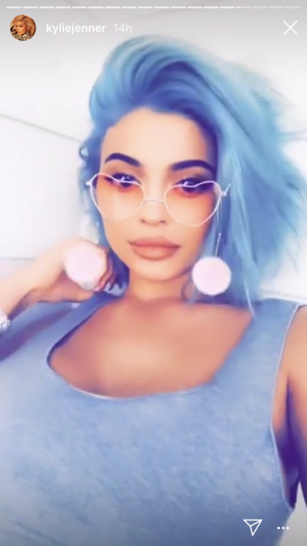 Kylie Jenner 真的十分喜歡這個冰藍髮色！