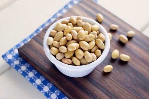 3.黑豆、黃豆攝取蛋白質最有效。鐵質有功為頭髮細胞輸送氧氣和養分；養