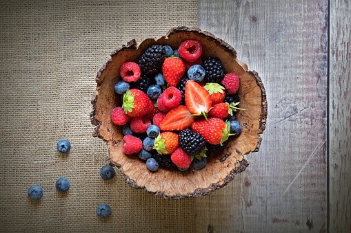 「養顏」食物推介2：各式莓類生果莓類生果如藍莓、草莓、楊梅和蔓越莓是常
