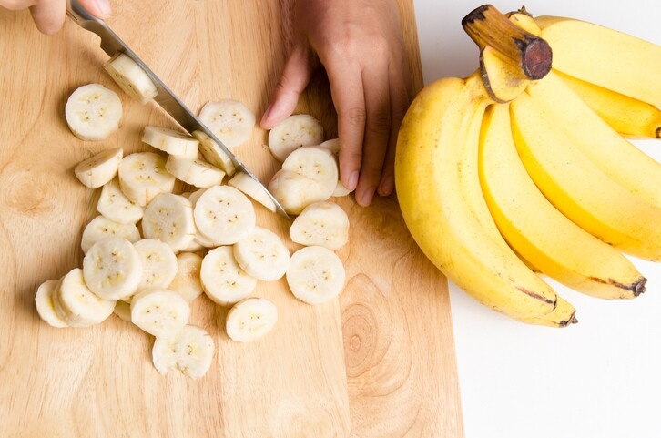 香蕉蘊含豐富維他命B、C、鎂及鉀質等，可以刺激腸胃蠕動又可幫助睡眠