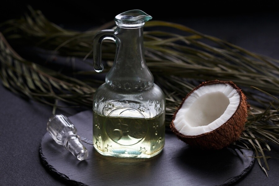 不經精煉的冷壓(cold-pressed)植物油擁有最好的吸附特質，椰子油、橄欖油、山茶花