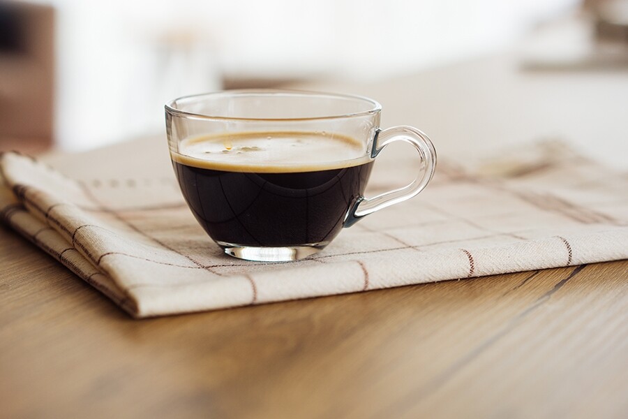 要藉着喝咖啡，重點是一定要挑選無糖、無奶的「齋啡」（黑咖啡）！咖啡中所含的