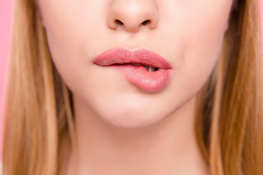 想令雙唇水潤豐盈，除了塗潤唇膏外亦可透過其他唇部護理方法，務求減