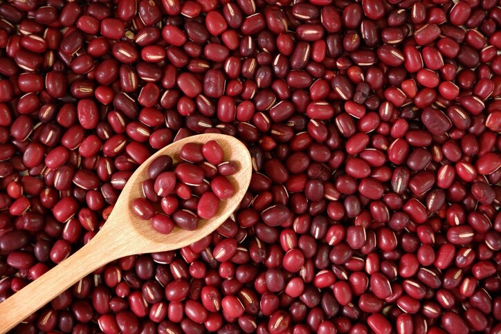 赤小豆的鐵質含量相當豐富，一般來說可以用作改善水氣病及消除下肢