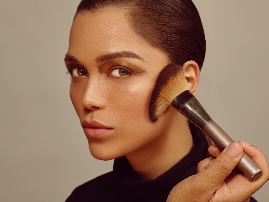 For a better fit, use a wet makeup sponge or cushion puff to apply foundation in pumped motions.  ,direction