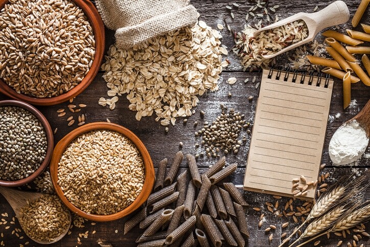 原始人飲食法是無麩質的，所以不能吃穀物類及豆莢科植物，包括以小麥