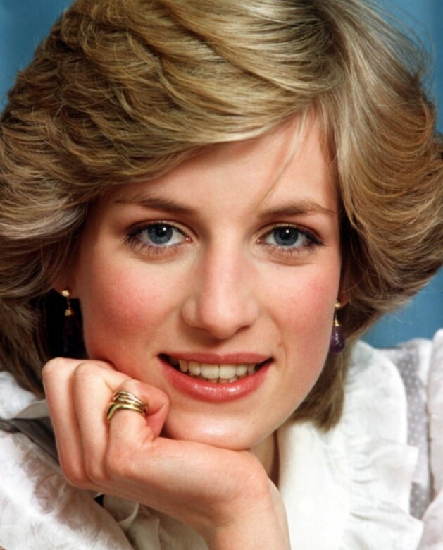 戴安娜王妃官方肖像，以Princess Diana健康自然的妝容為主。事實戴妃 透露自己沒