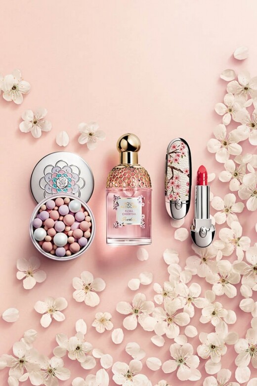 Guerlain今季推出的化妝品以櫻花作為主題，包裝方面亦以淡粉紅色為主，推出