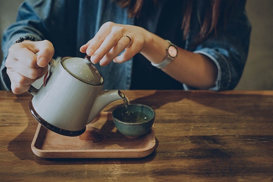 喝茶一向是古今養生秘訣，茶的主要成分有茶多酚、咖啡因、茶氨酸、單寧酸