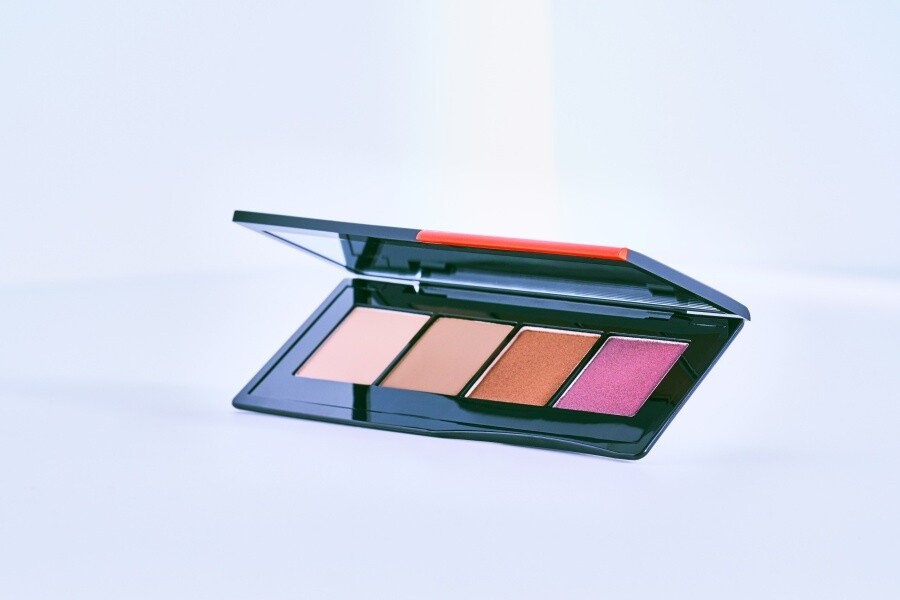 暈彩粉霜眼影組合Essentialist Eye Palette（$420 Shiseido）無重眼影組合採用突破性的Cream Powder Matrix Technology技