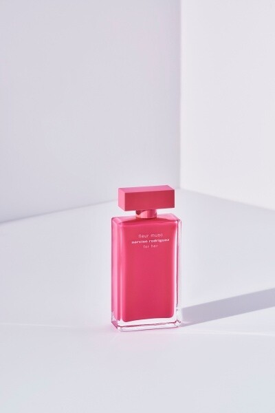 03/For Her Oil Musc Parfum香氛 ($640/50ml Narciso Rodriguez )採用極為吸引的配方，以嶄新流麗的香氛