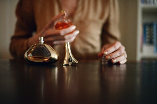Fragrance Tips 3讓香味持又自然的小技巧即使是再喜愛的氣味，香味過份濃烈或