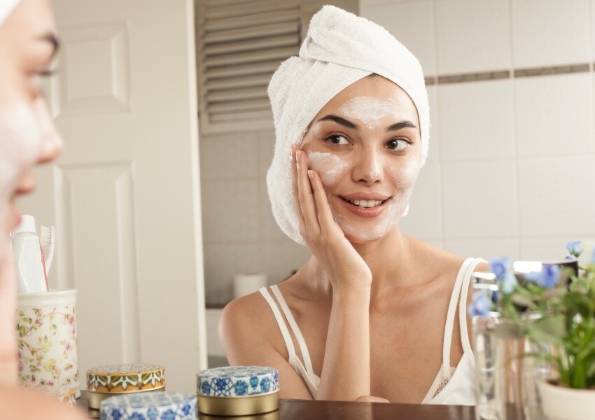 而利用面膜紙或化妝棉，濕膚化妝水更是不少護膚達人的保濕秘技。將5