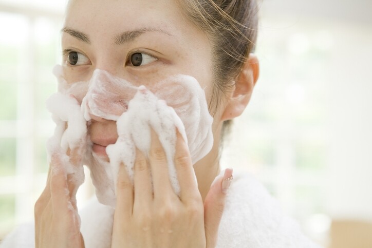 Skincare Tips 5 外出後清潔皮膚是美白的基礎做好面部肌膚清潔是美白的基礎