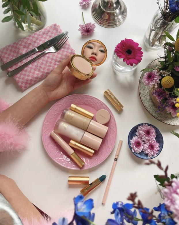 Gucci Beauty粉餅在推出時便成為不少粉絲的必買妝品，粉紅金色的復古設計還