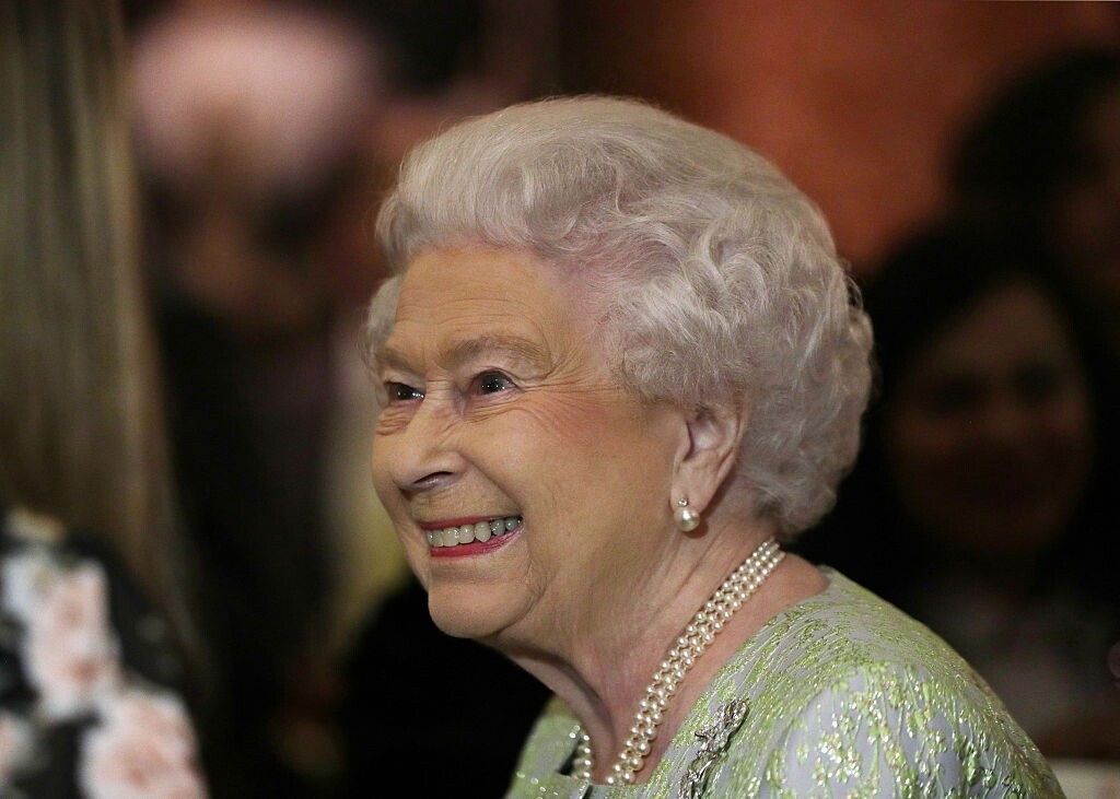 在英女王90歲的生日慶祝儀式上，女王露出了幸福滿滿的笑容。這一天女