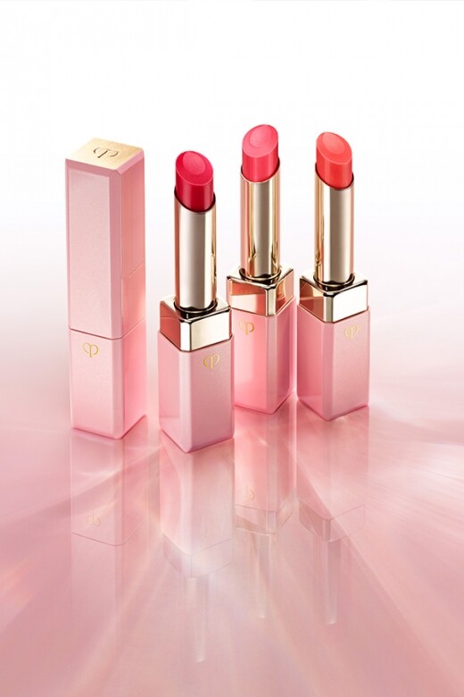 除此之外，品牌亦為完美亮澤潤唇膏推出3種全新色調——粉紅色、紅色及珊