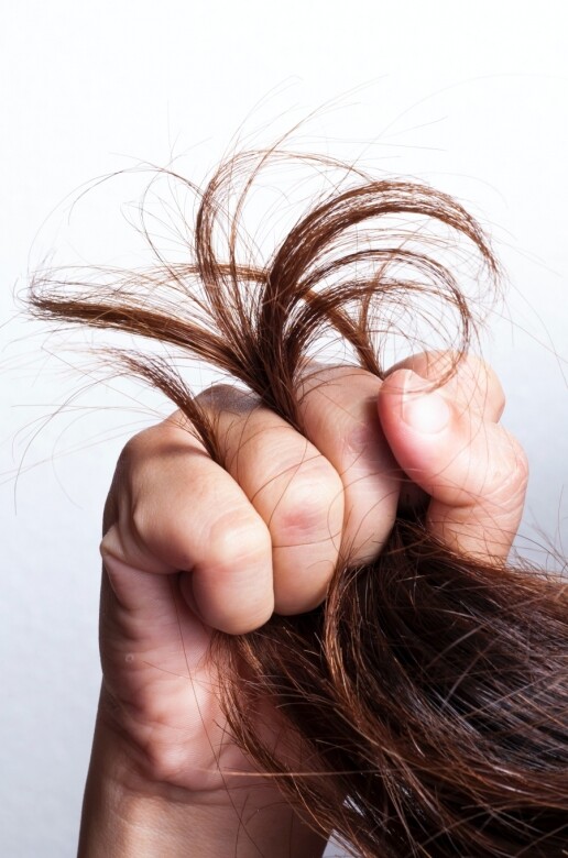 傳統負離子直髮的藥水，多是化學物質，會破壞髮絲結構，對髮絲造成傷害