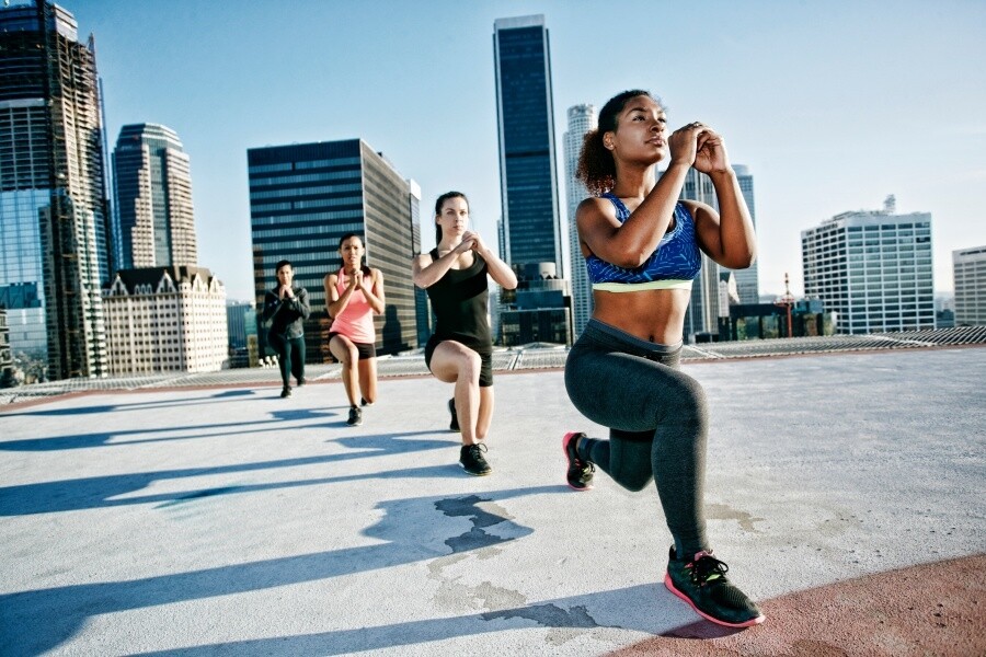 功效：強化大腿和臀部肌肉，改善長跑肌耐力