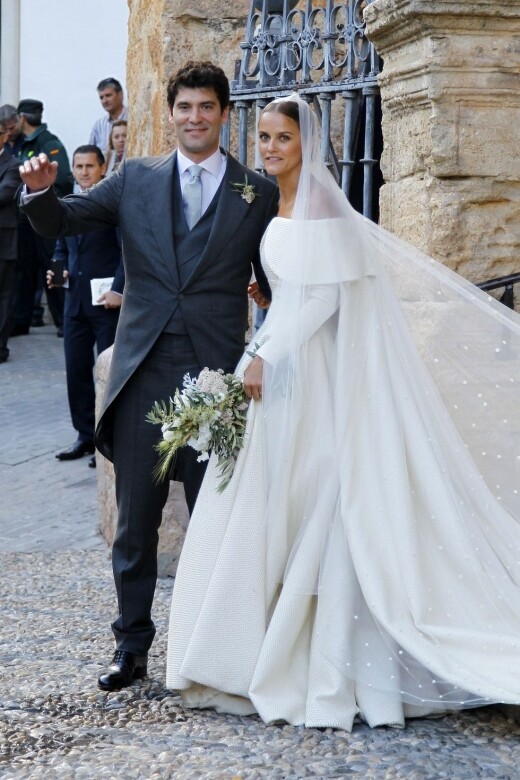 英國威靈頓公爵的女兒Lady Charlotte Wellesley與Alejandro Santo Domingo的婚禮在西班牙的古堡進行，她