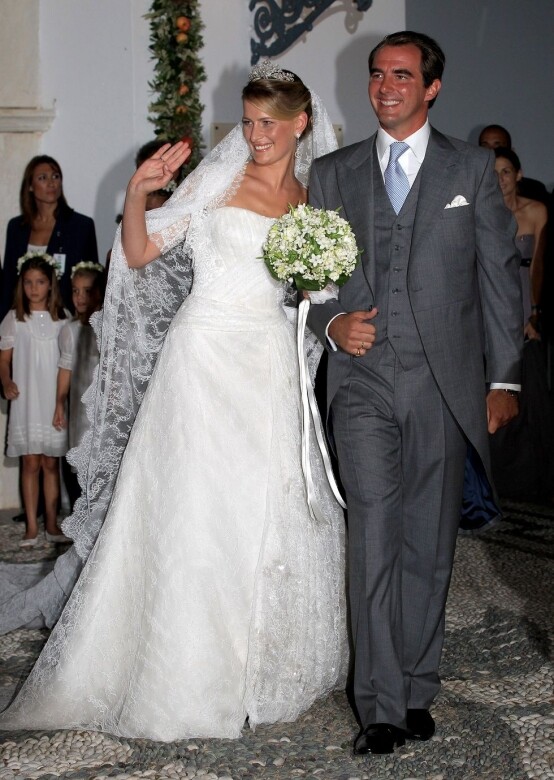 希臘王妃Tatiana Blatnik的婚紗由委內瑞拉設計師Ángel Sánchez設計，整件婚紗都被精細