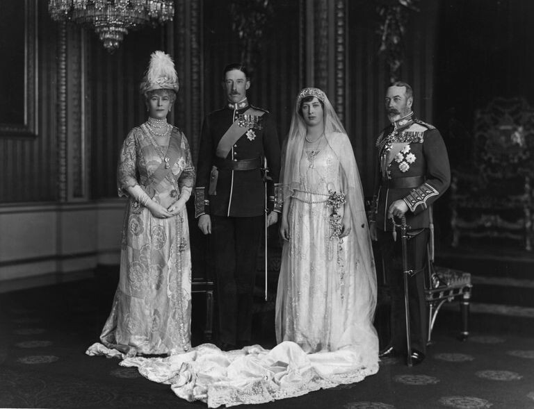 瑪麗公主Princess Mary是瑪麗王后的長女，她在1922結婚當天穿的是由Messrs. Reville公司設