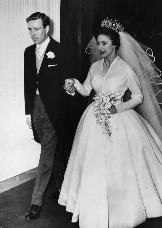 瑪嘉烈公主Princess Margaret是英女王的妹妹，她的婚紗與英女王一樣由Norman Hartnell設計，與