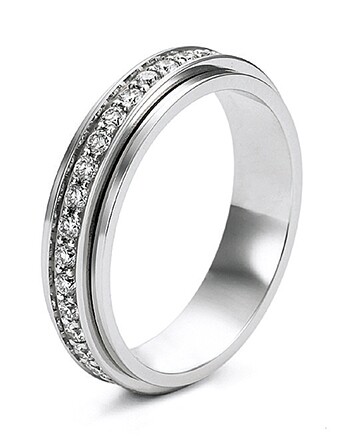 鑽石18K白金指環 ($43,600 Piaget)