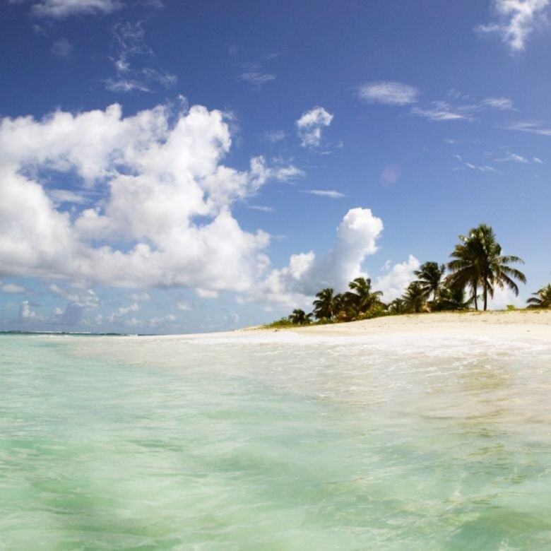 著名的度假海島，坐落於加勒比海群島之上，在這裡，處處都是海天一色的