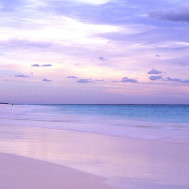 屬巴哈馬群島的一部分，最出名必定是粉紅海灘，長約三英里，水清沙幼。粉