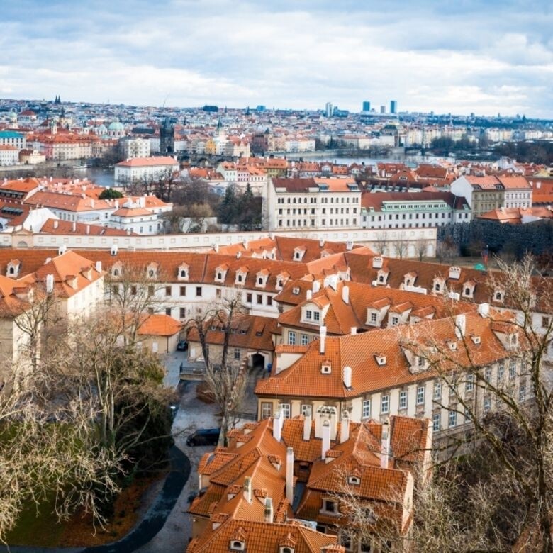 布拉格的建築，色彩極為絢麗奪目，號稱歐洲最美麗的城市之一，也是全球