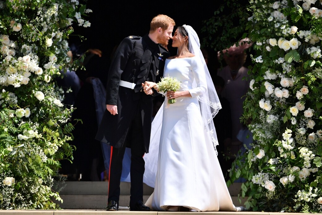梅根及哈里王子2018年5月19日，梅根和哈里大婚，梅根穿上線條極簡利落