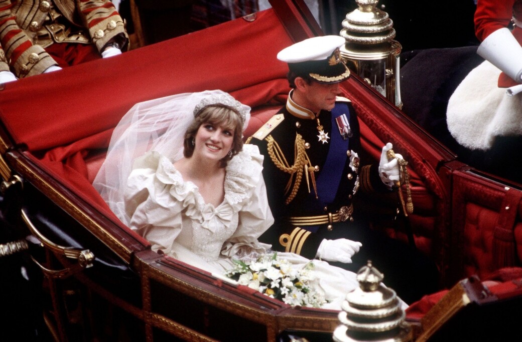 1. 婚紗設計師【戴安娜王妃&查爾斯王子】1981年7月29日結婚，當時20歲的戴