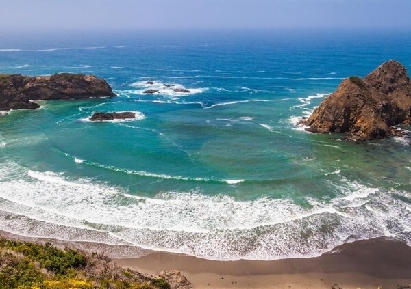 加州San Gregorio海灘是美國最古老的天體沙灘，遼闊的大海，柔軟的沙灘，讓這裏