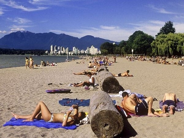 這是加拿大第一個也是最為著名的一個天體沙灘，每年都吸引無數遊客