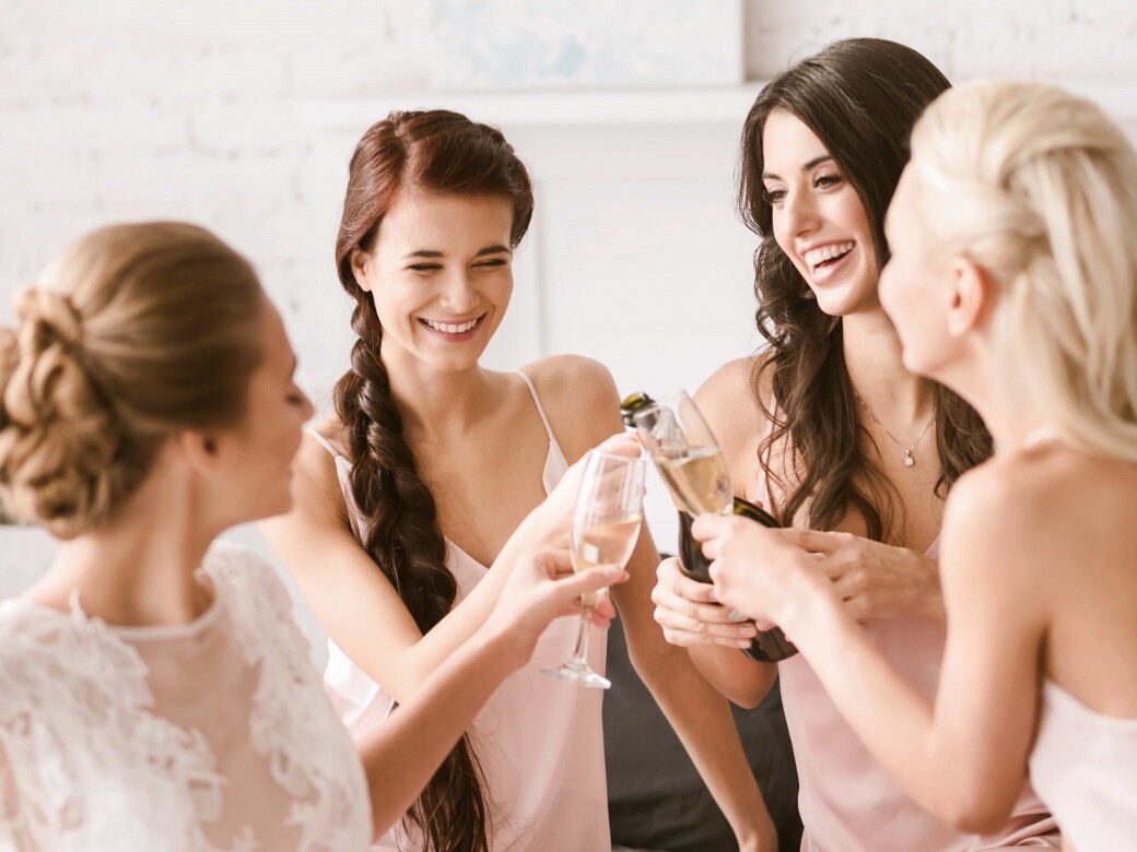 如何邀請閨蜜做伴娘、姊妹團？11個超有心思的禮物靈感