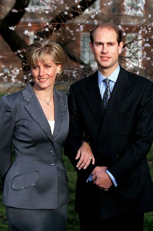 伊莉莎白女王最小的兒子，愛德華王子在1999年向蘇菲·惠斯-鍾斯求婚，兩人