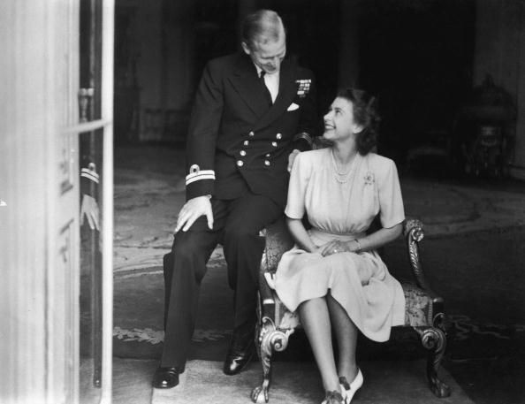 伊莉莎白女王二世在1947年與菲利普親王於白金漢宮訂婚，並在同年11月