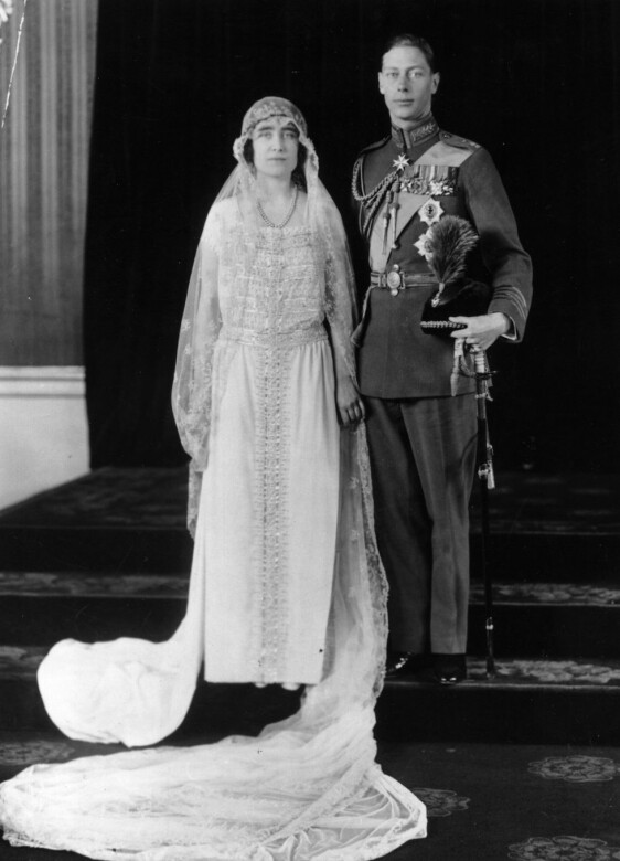 伊莉莎白王太后和當時的約克公爵安德魯王子，即現在的佐治六世George VI