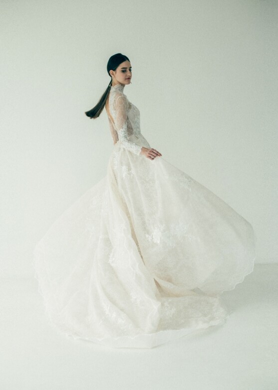 Cocoon Bridal成立於2001年， 是少數在香港找到的香港製造婚紗品牌，運用細緻的手