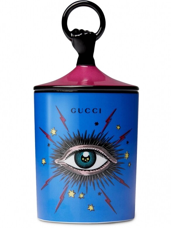 Gucci的家品系列也能凸顯好品味，點綴新人的新婚家，從飾品托盤、蠟燭、毛氈