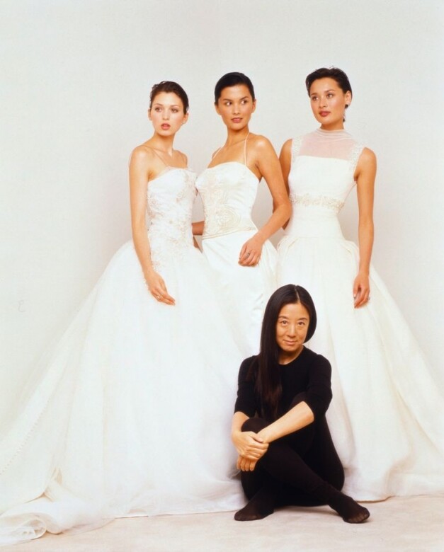 2000年，頂尖婚紗設計師Vera Wang 開展了她的個人婚紗品牌和實體店，她專門設