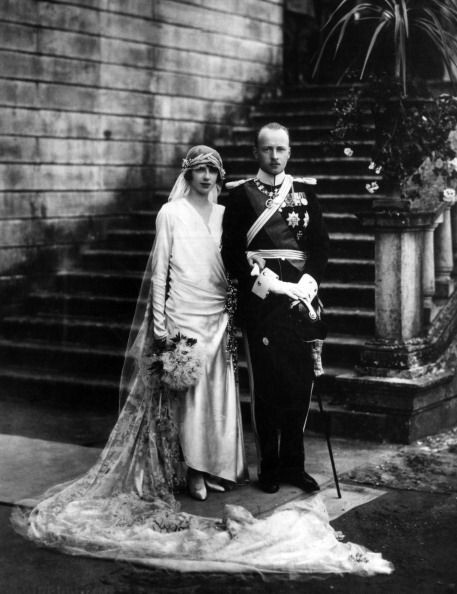 1920年代的婚紗設計出現重大轉變，新娘穿得更為講究，穿起低腰的垂墜連