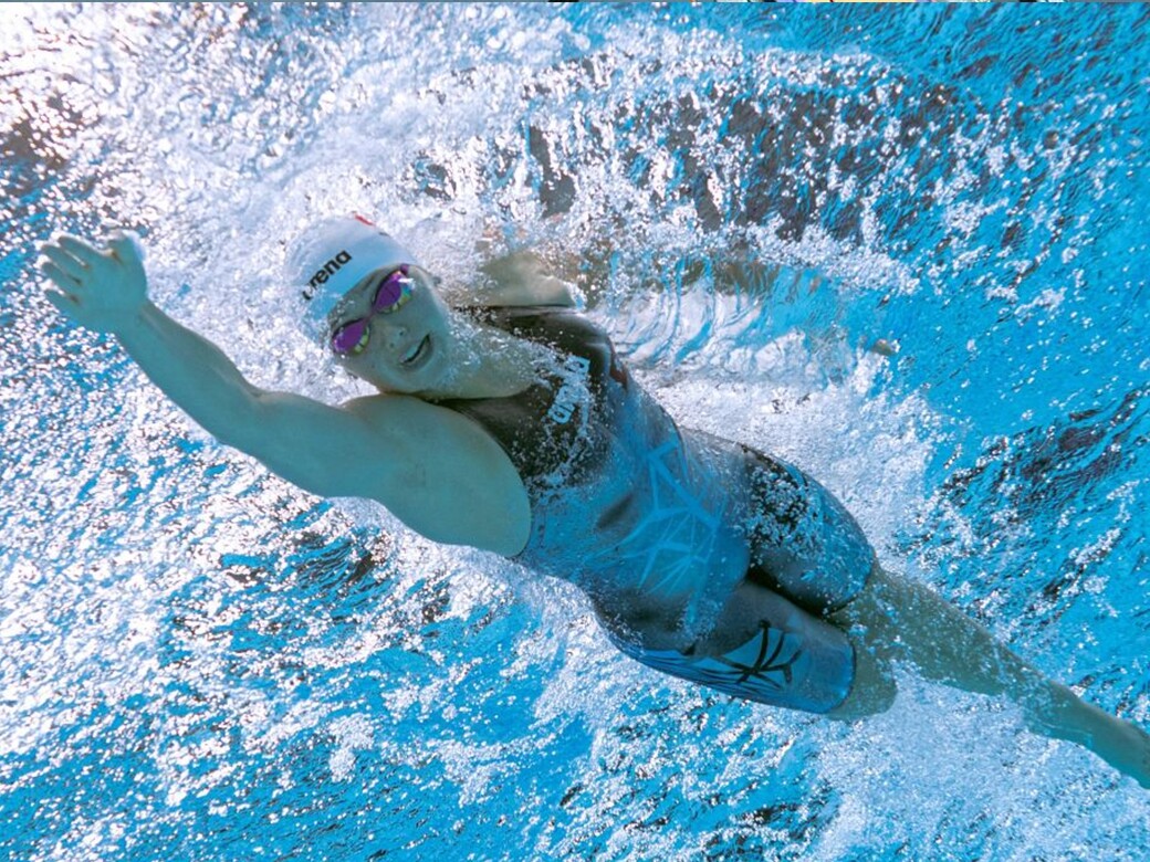 香港史上首個奧運游泳獎牌！一文認識拿下東奧銀牌的「混血女飛魚」何詩蓓