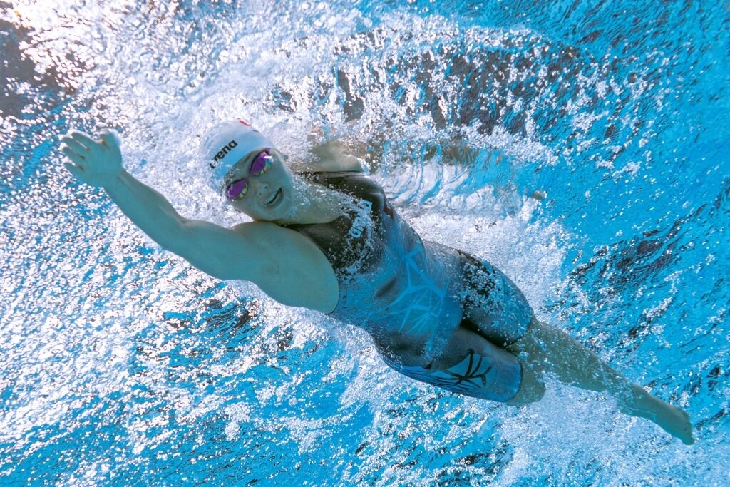 說到游泳期間最鼓舞的事，莫過於她曾在場上受到女子100米自由式紀錄