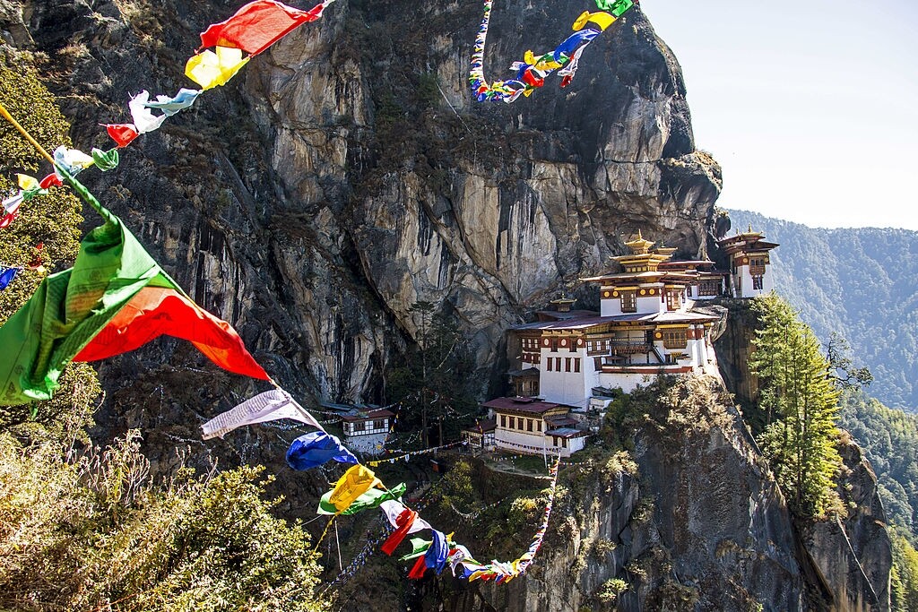位於印度和西藏之間，平均海拔超過3000米，這喜馬拉雅山南麓的山國，簡直