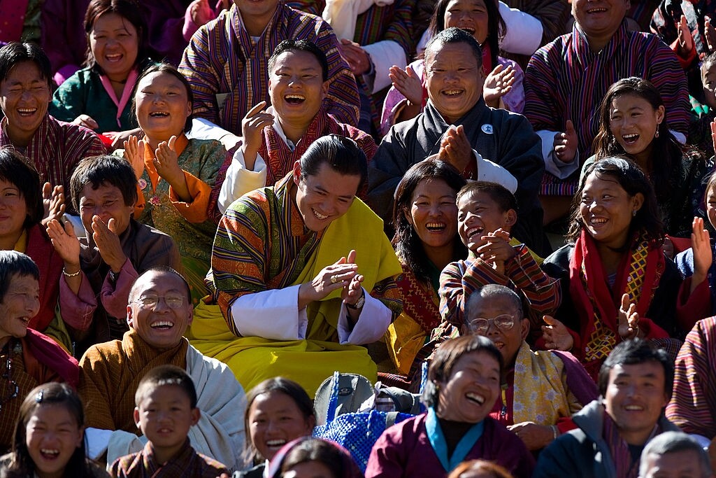 致力把不丹建立成為快樂之國的是前不丹國王辛格旺楚克，曾在英國牛