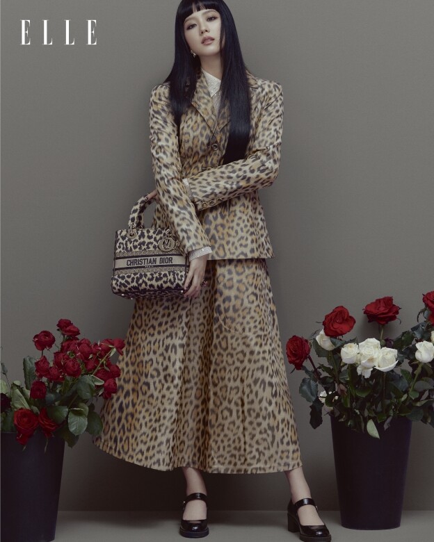JISOO 早在成為 Dior 全球品牌大使之前，已經是韓國 Dior Beauty 的形象大使。從工作到